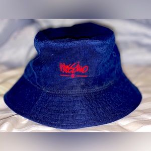 One size fits all MOSSIMO bucket hat. Dark blue w/red MOSSIMO embroidered logo.